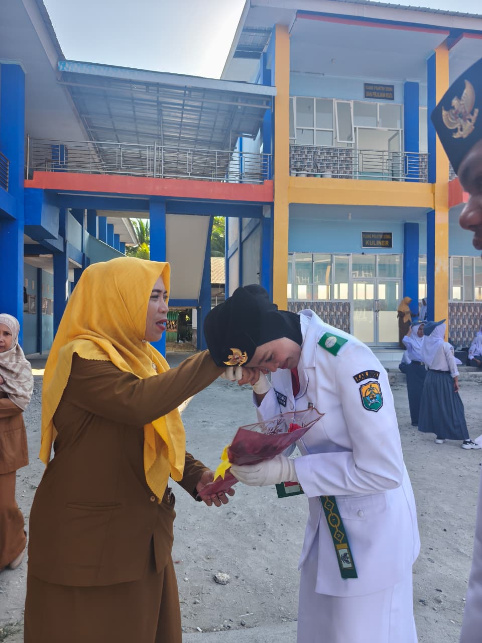 Tiga Siswa Perwakilan SMK Negeri 1 Biau Terima Apresiasi atas Keberhasilan Menjadi Paskibraka Kabupaten Buol